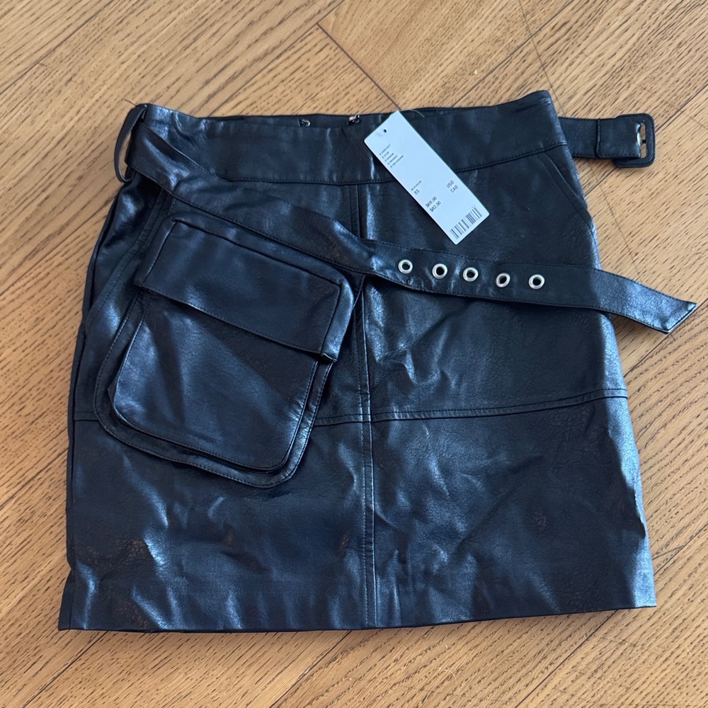 Urban Outfitters faux leather mini skirt with belt xs